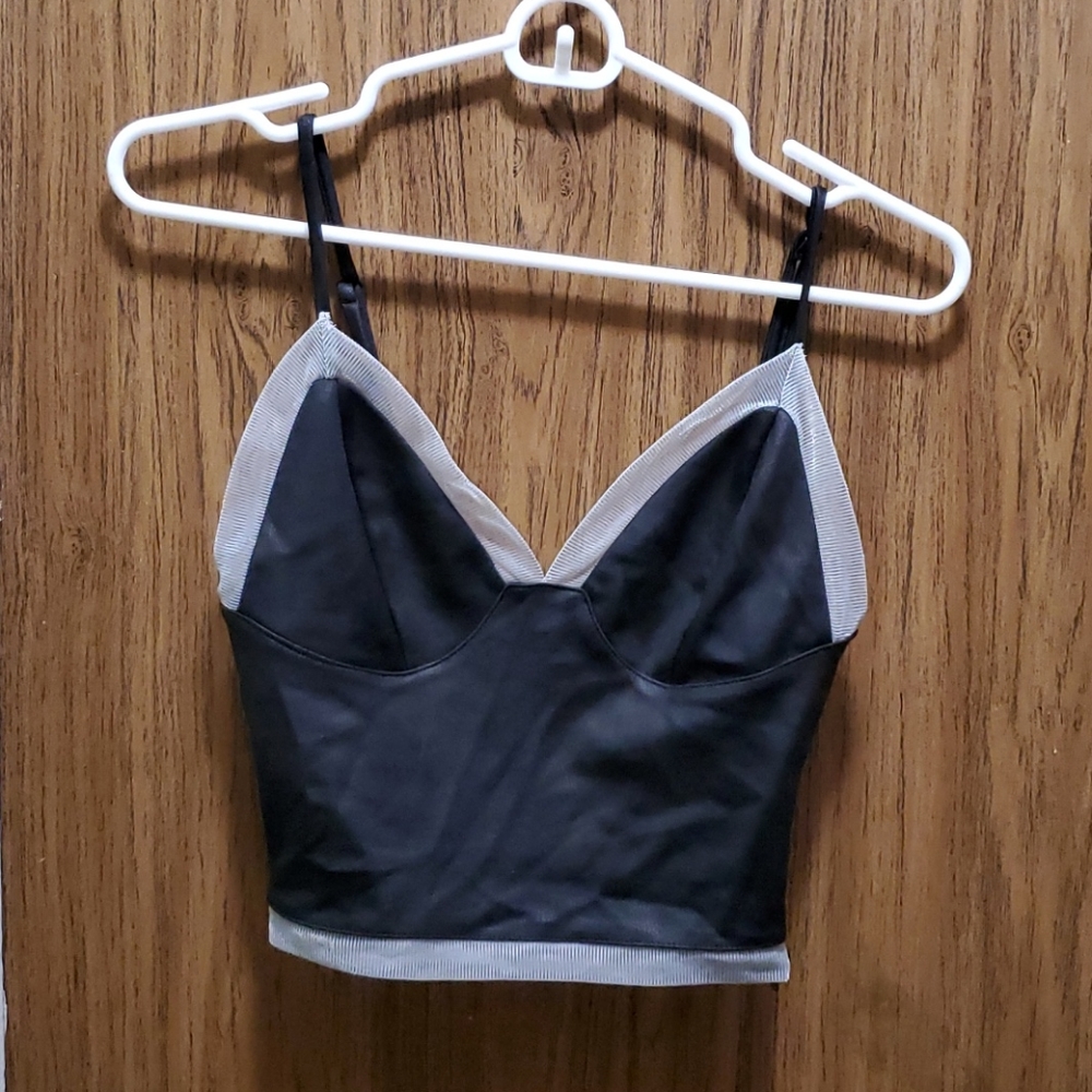 NWOT Bebe crop top xxs